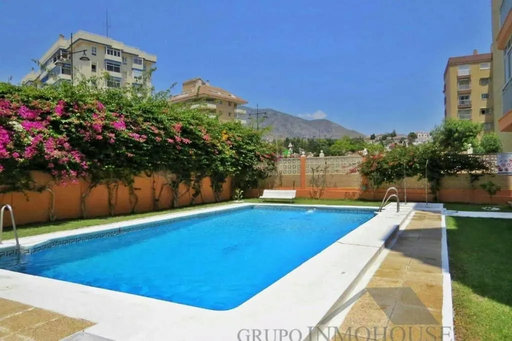 דירות פואנגירולה Beachfront With Sea Views And Pool ספרד