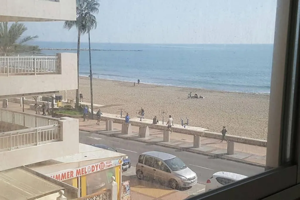 דירות פואנגירולה Beachfront With Sea Views And Pool ספרד