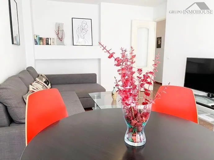 דירות פואנגירולה Beachfront With Sea Views And Pool ספרד